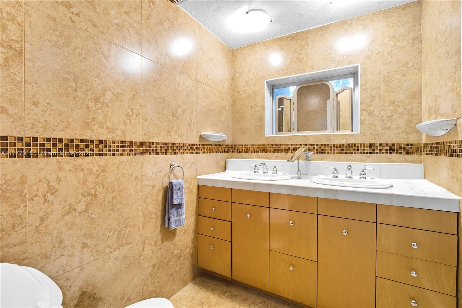 4160 Lybyer Ave Miami, FL 33133