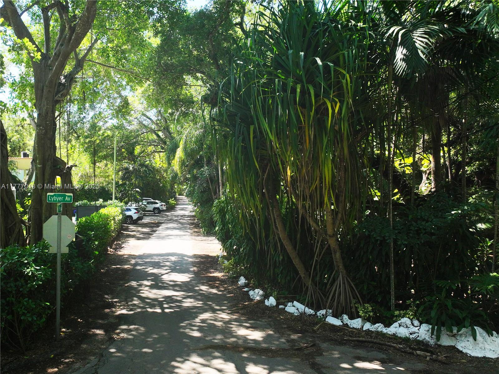 4160 Lybyer Ave Miami, FL 33133