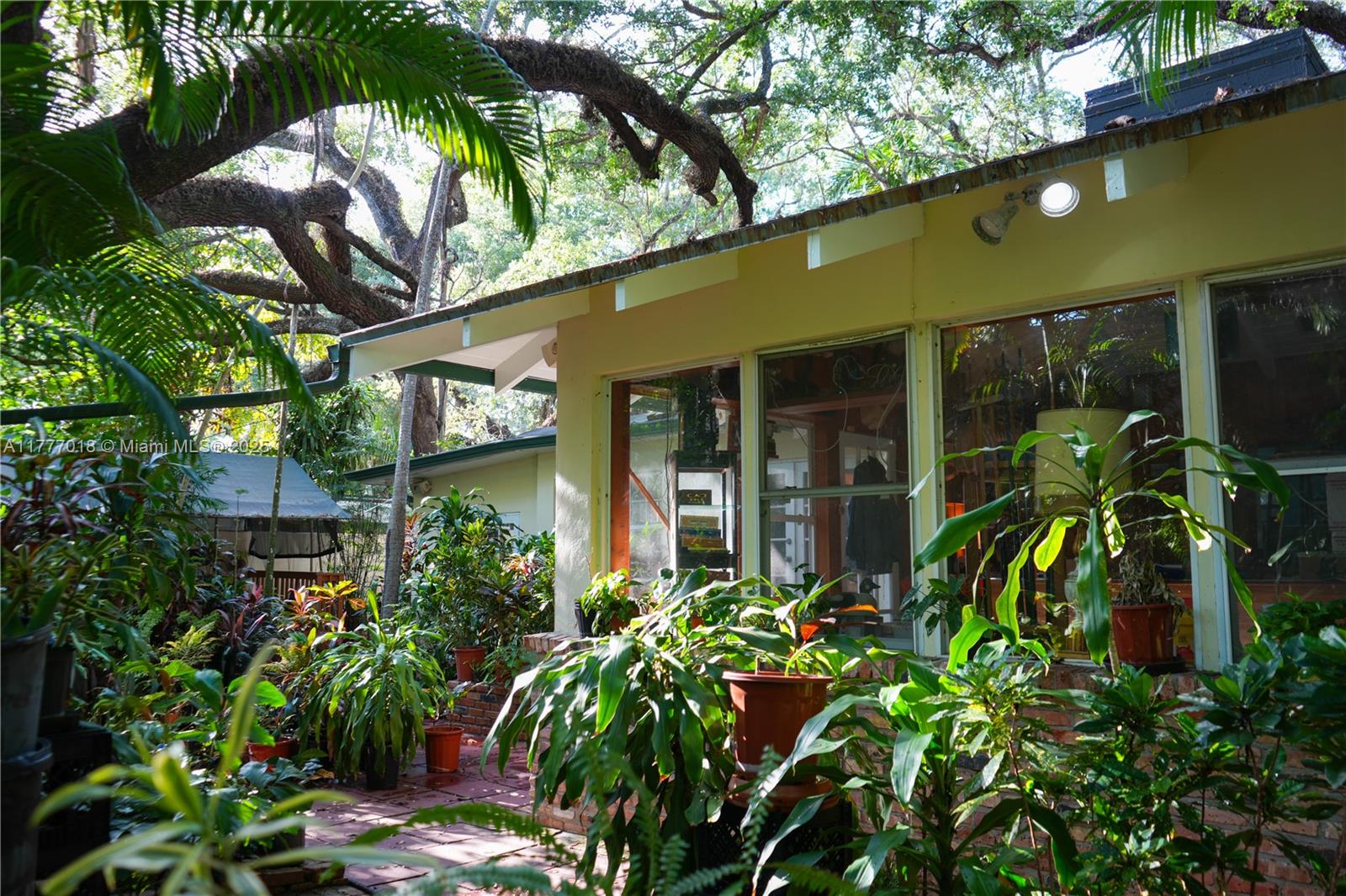 4160 Lybyer Ave Miami, FL 33133