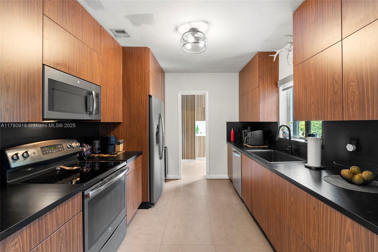 425 NE 114th St Miami, FL 33161