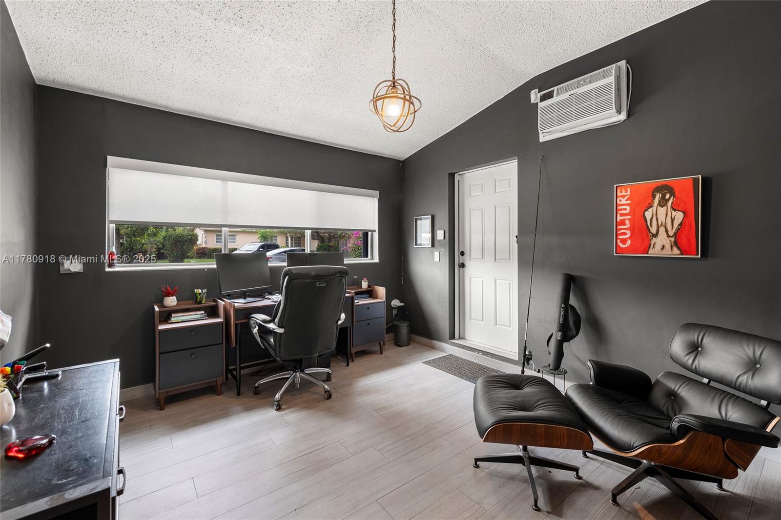 425 NE 114th St Miami, FL 33161