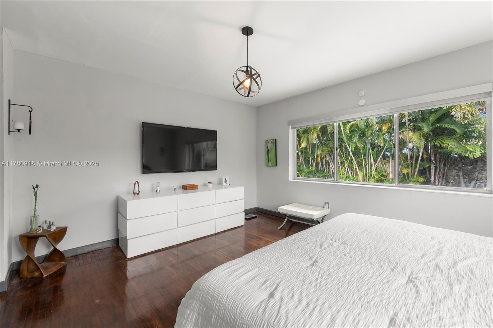 425 NE 114th St Miami, FL 33161