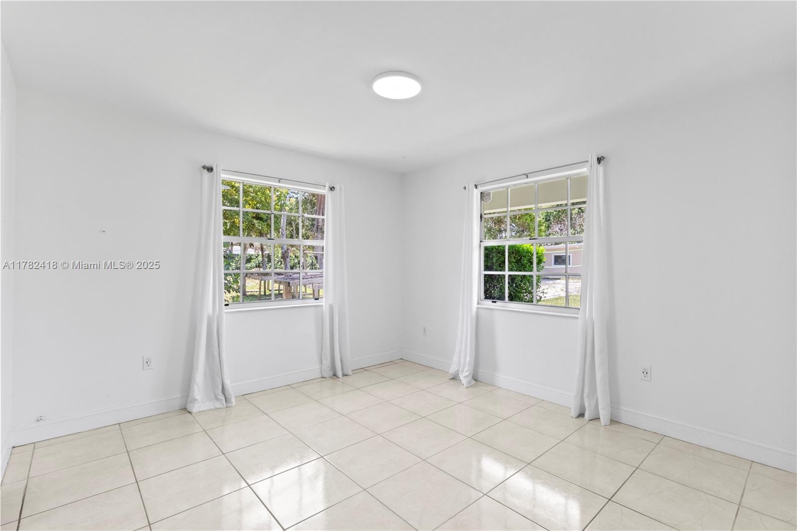 8350 SW 98th Th St Miami, FL 33156