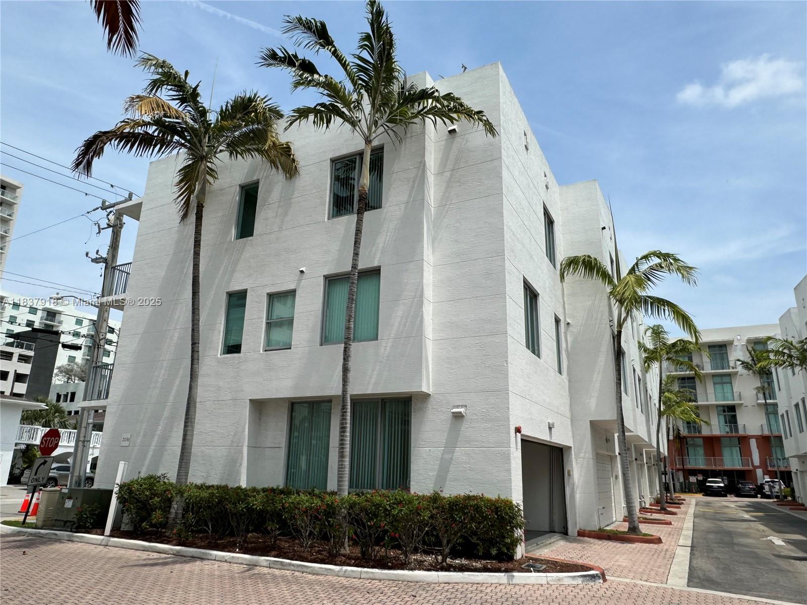2146 Van Buren St #402
