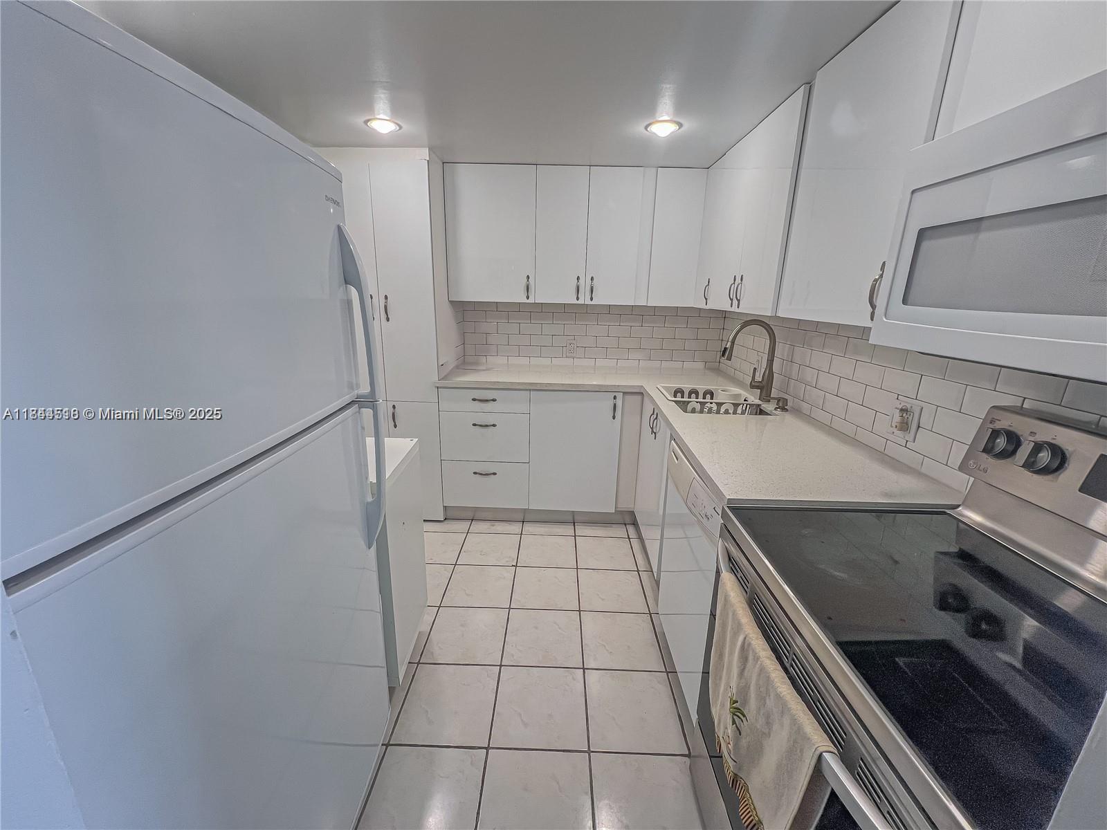 3625 N Country Clb Dr #808