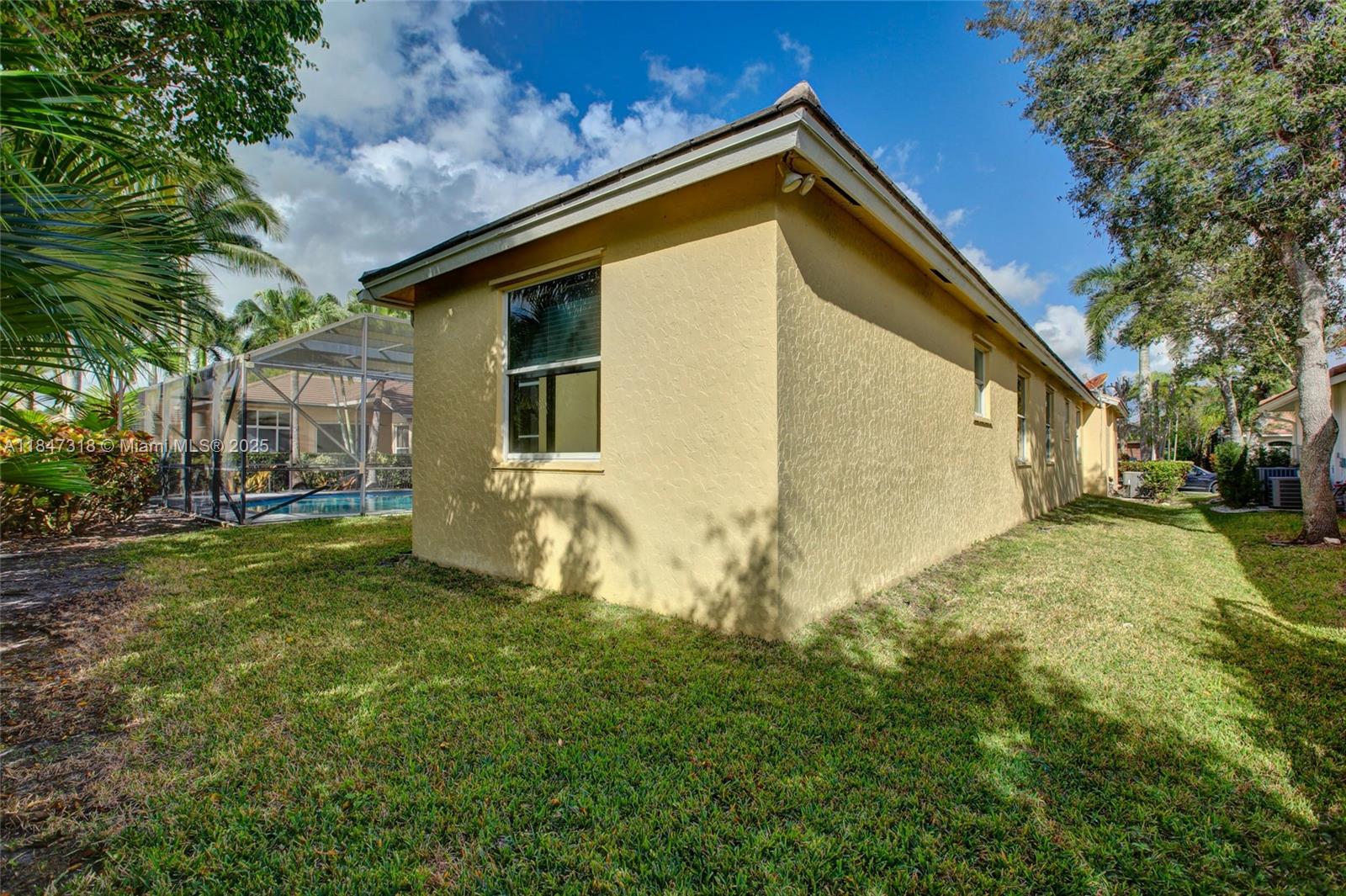 2536 Eagle Run Ct Weston, FL 33327