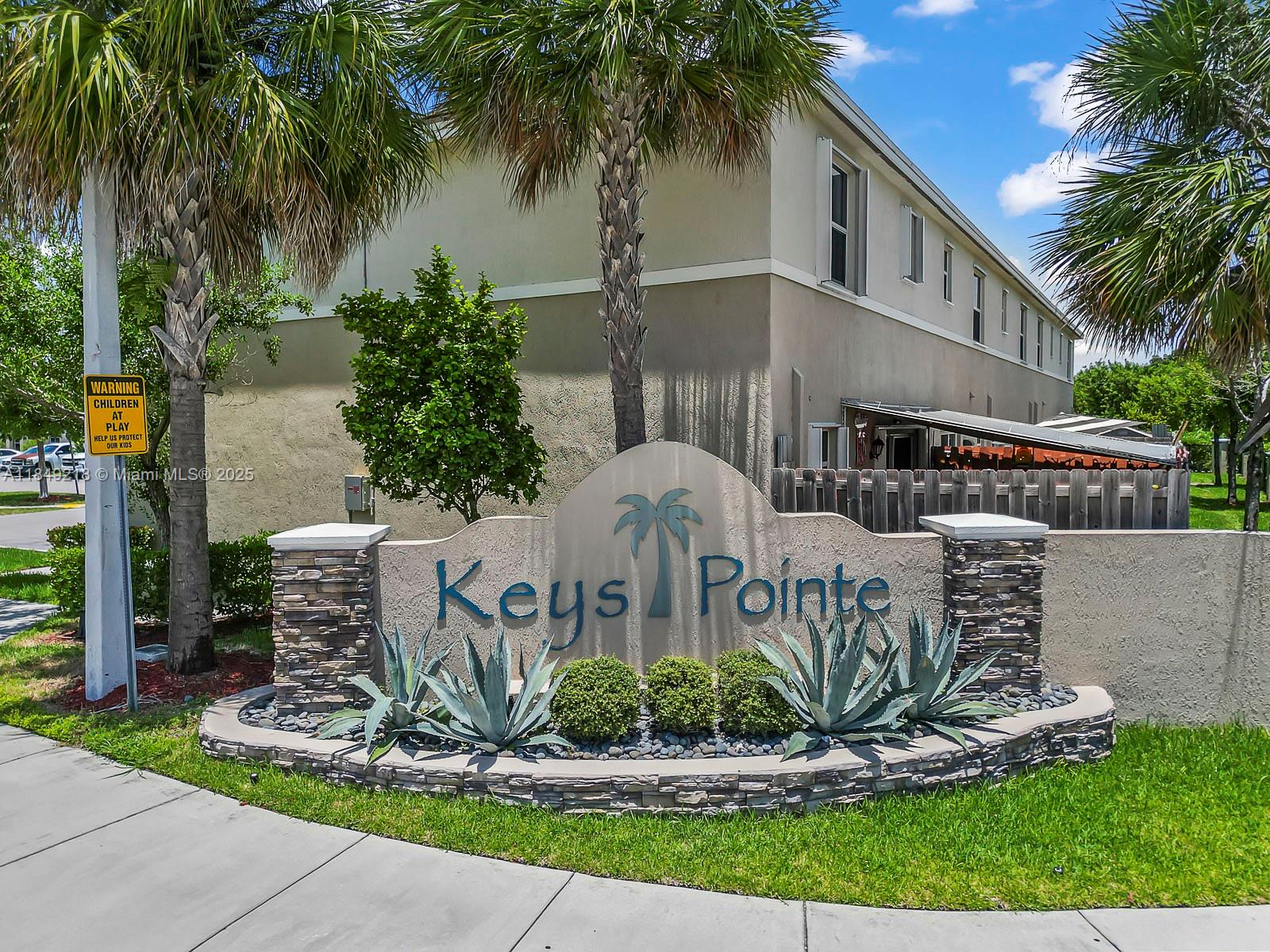 548 NE 5th Way