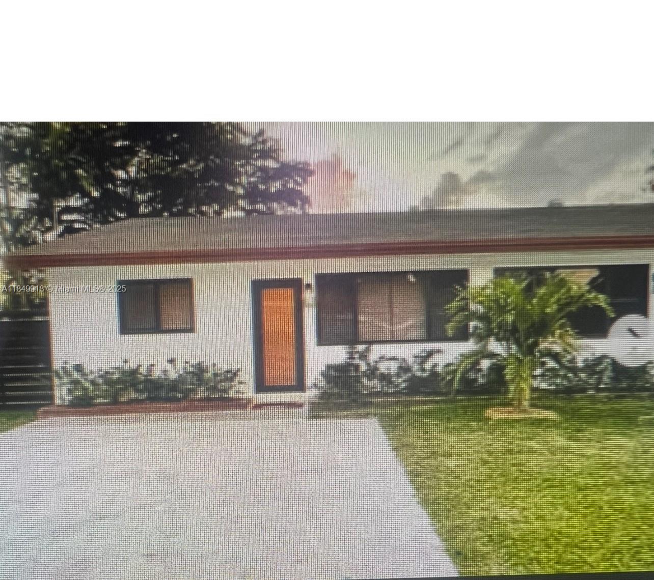 250 SW 10th Ave #1-2