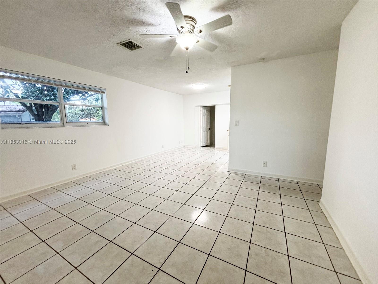 560 SW 50th Ter