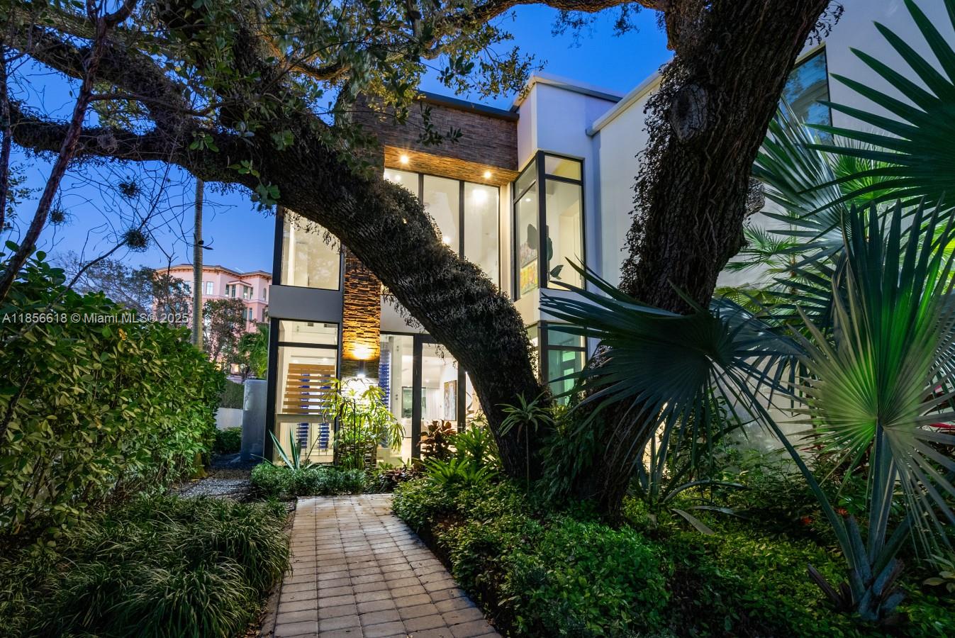 310 SE 11th Ave Fort Lauderdale, FL 33301