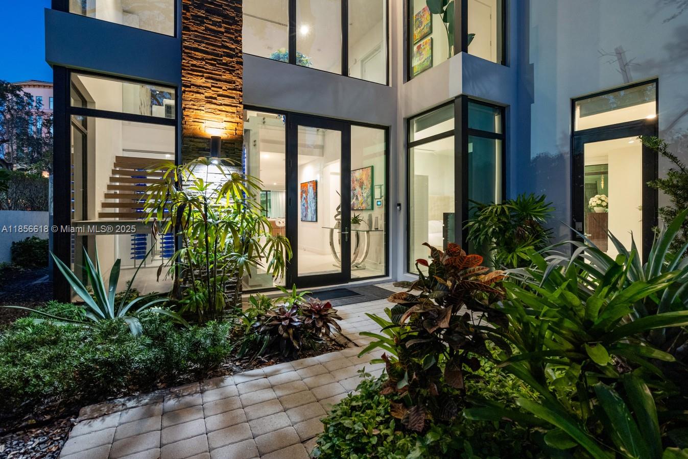 310 SE 11th Ave Fort Lauderdale, FL 33301