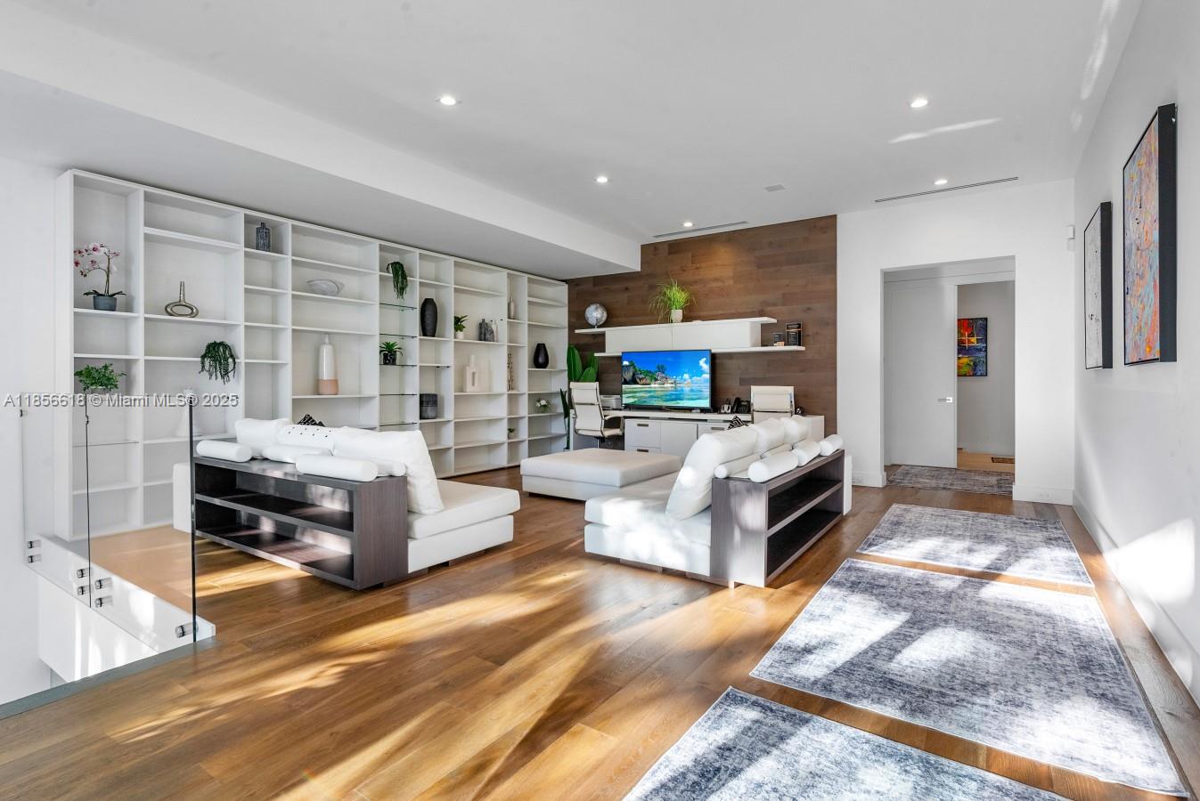 310 SE 11th Ave Fort Lauderdale, FL 33301