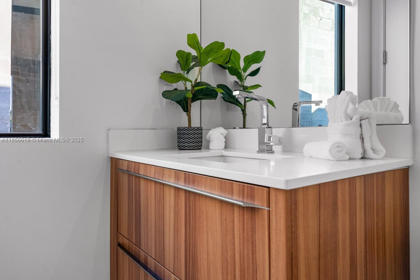 310 SE 11th Ave Fort Lauderdale, FL 33301