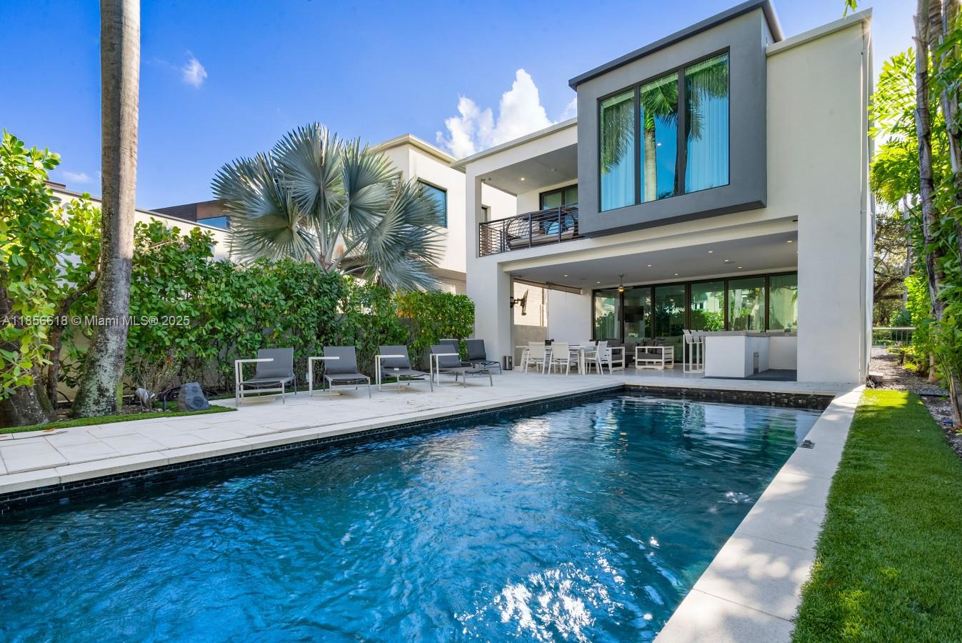 310 SE 11th Ave Fort Lauderdale, FL 33301