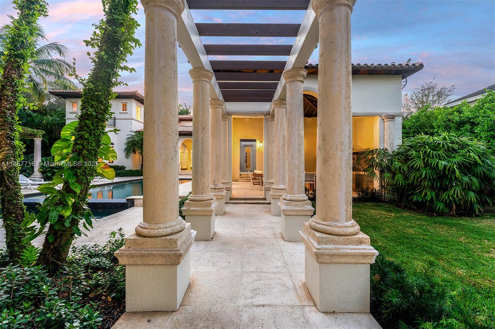 9941 SW 60th Ct Pinecrest, FL 33156