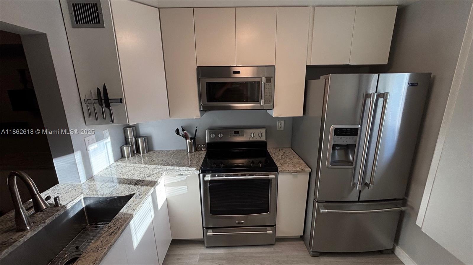 2761 S Oakland Frst Dr #103