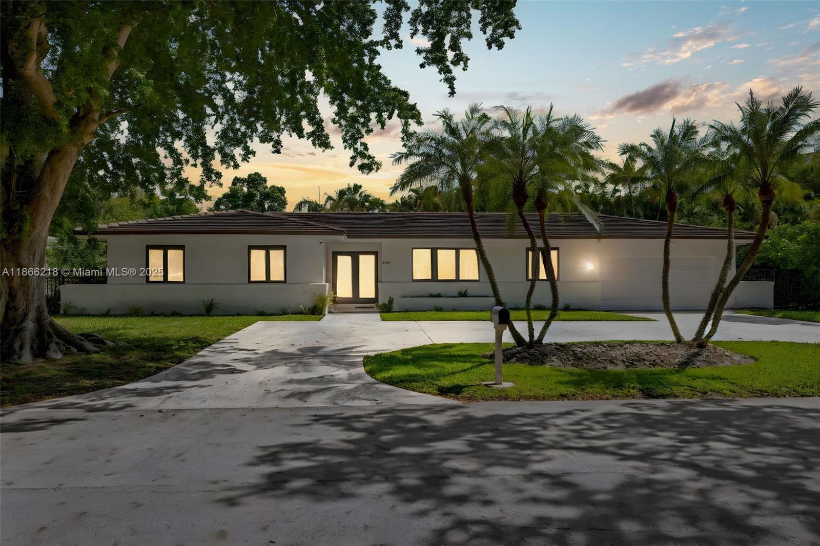 1460 Campamento Ave