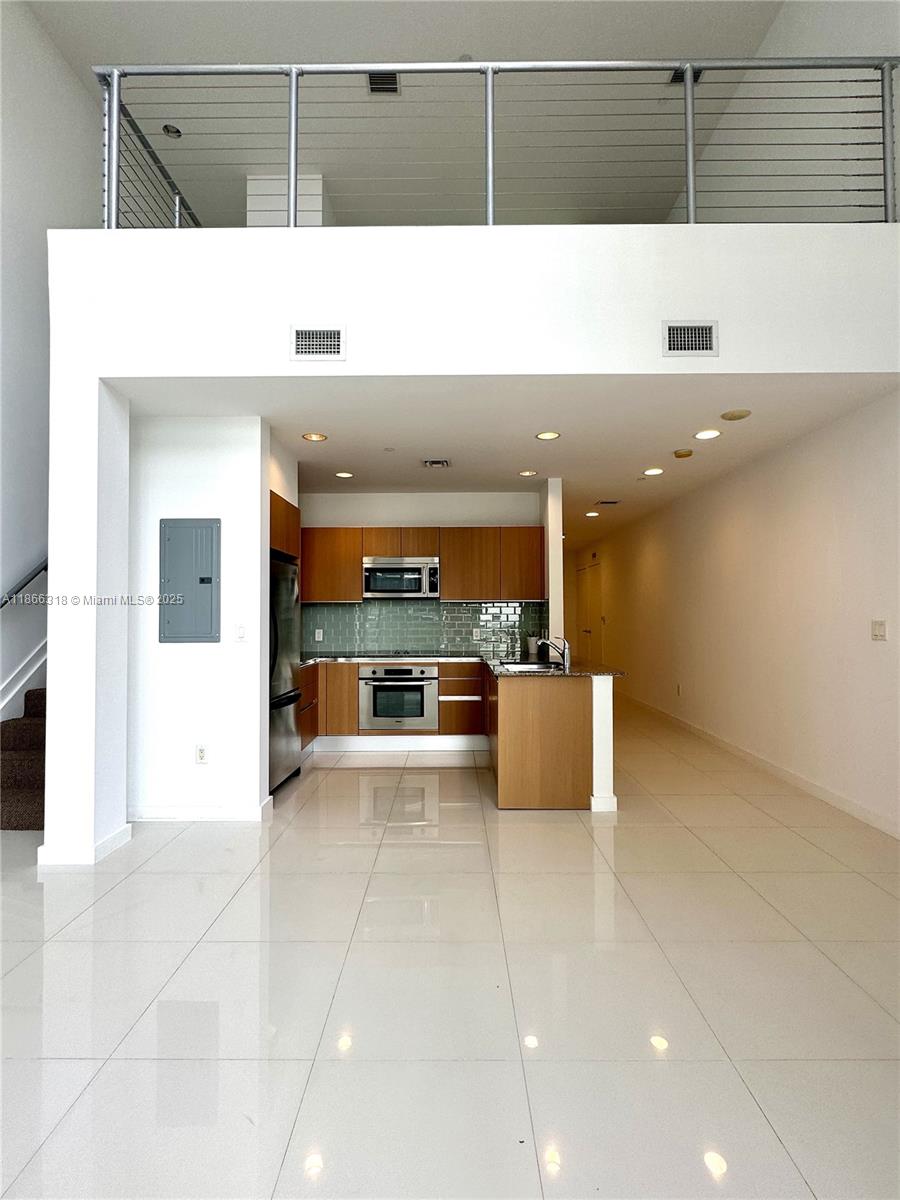 1050 Brickell Ave #3416