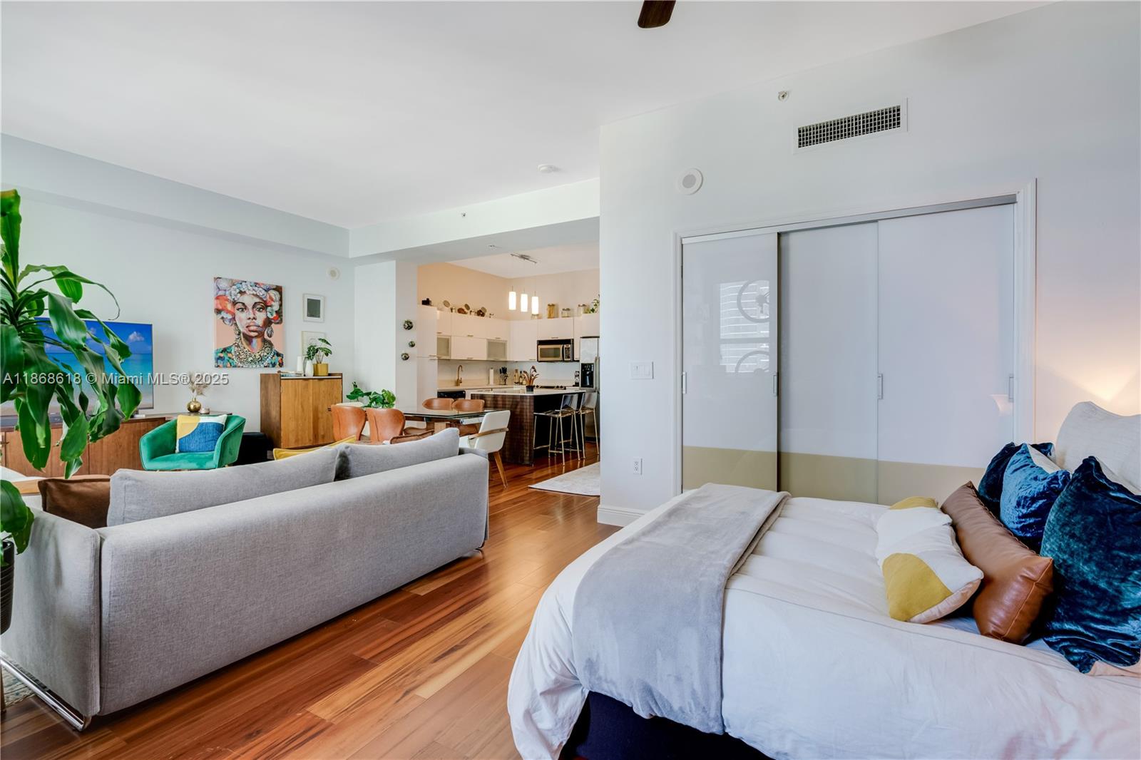 image The Loft Downtown Condo12