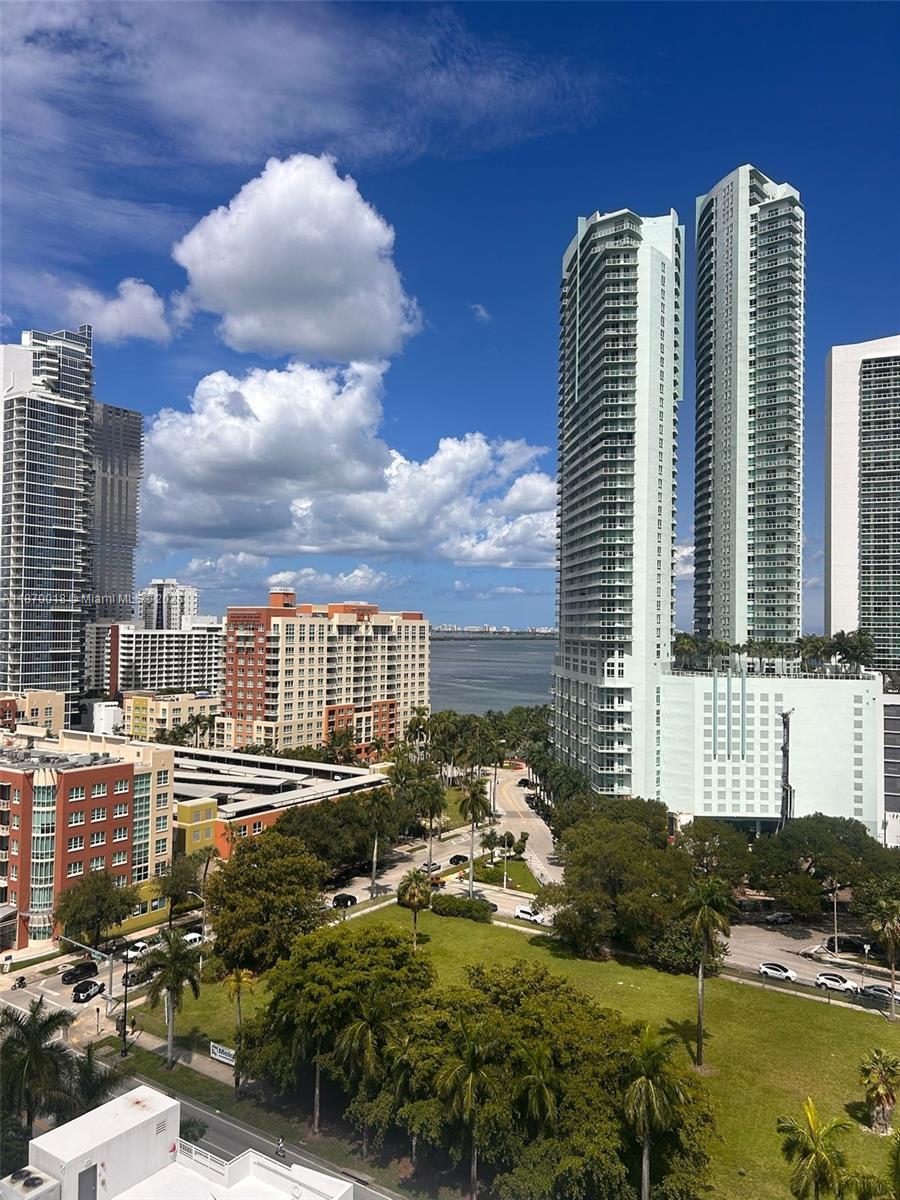 image 1800 Biscayne Plaza Condo2