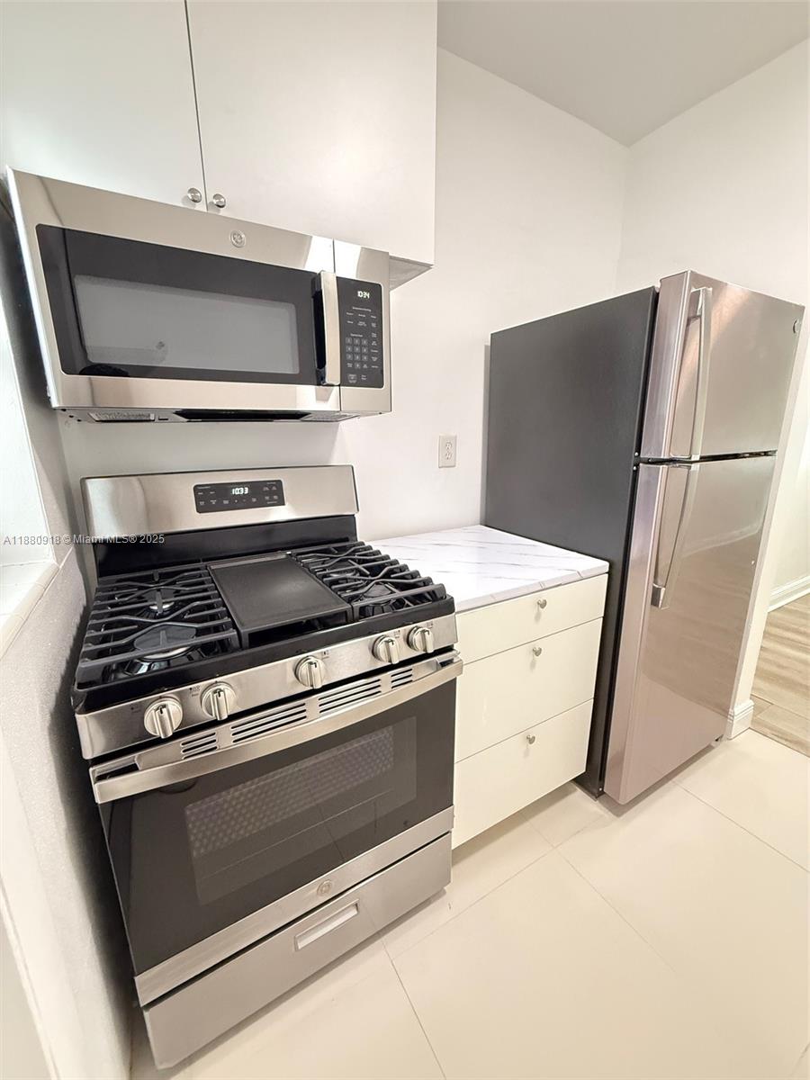 542 Euclid Ave #4