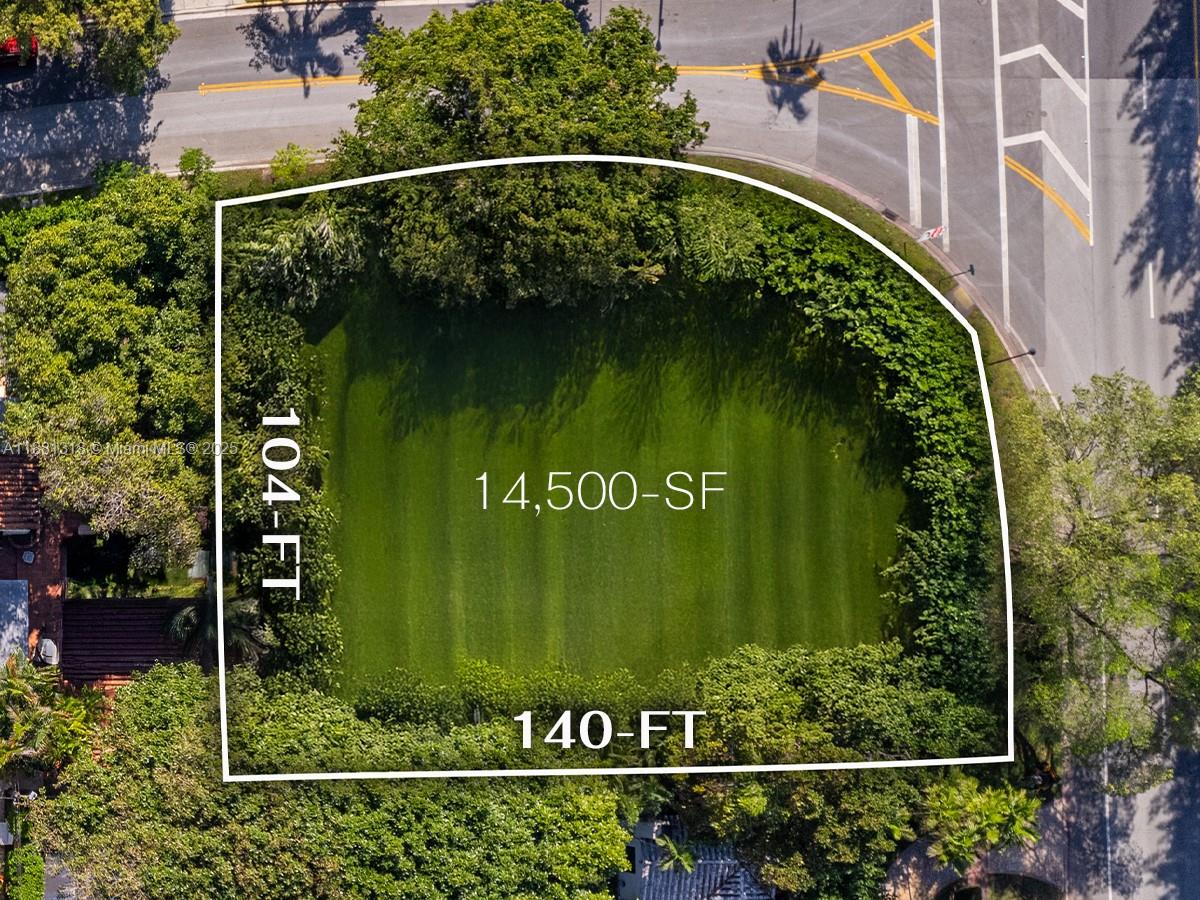 3501 Pine Tree Dr Miami Beach, FL 33140