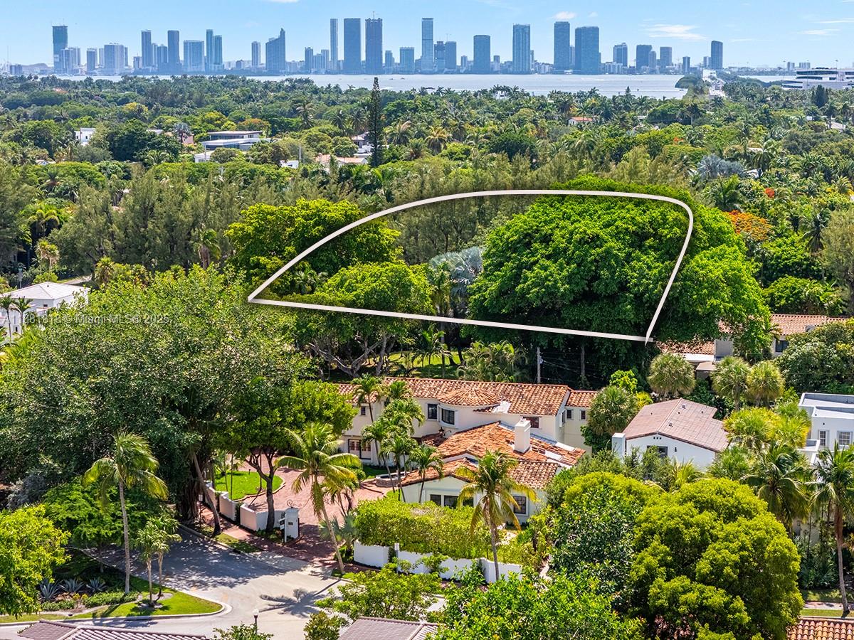 3501 Pine Tree Dr Miami Beach, FL 33140