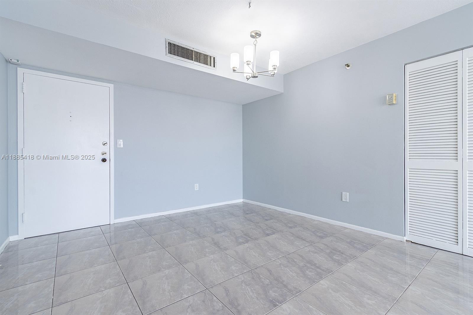 image Winston Towers 600 Condo10