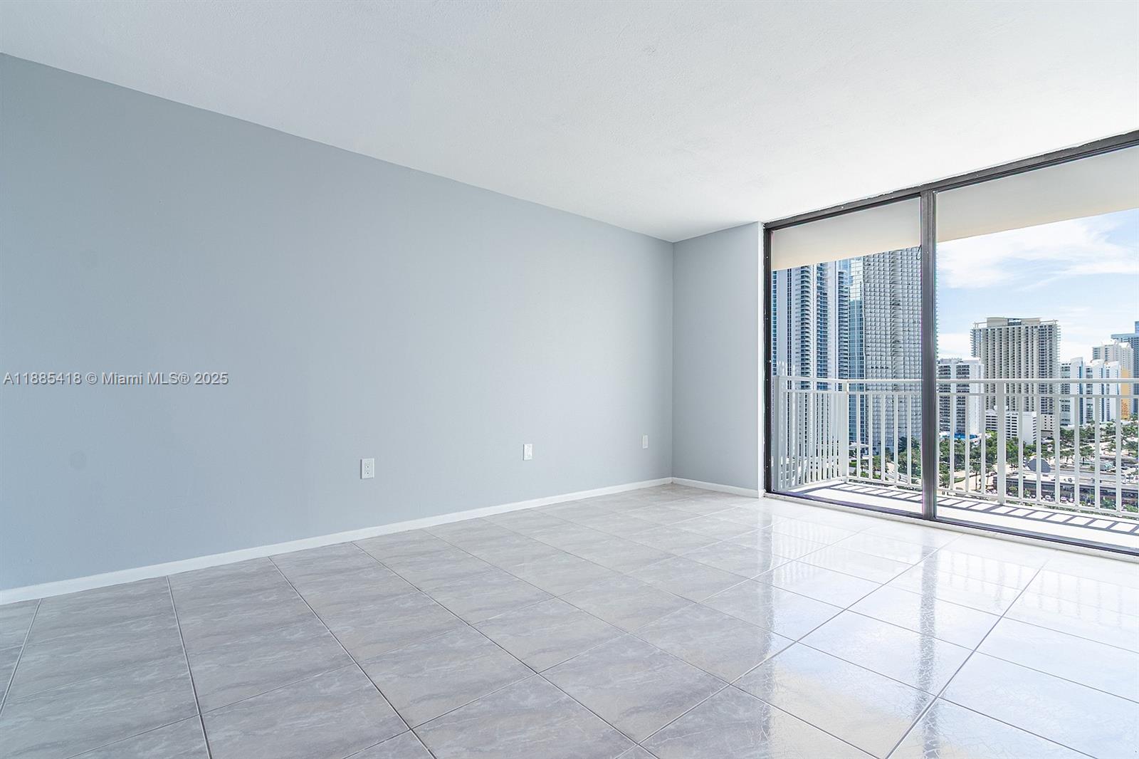 image Winston Towers 600 Condo11