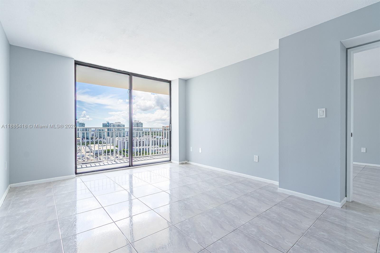 image Winston Towers 600 Condo12