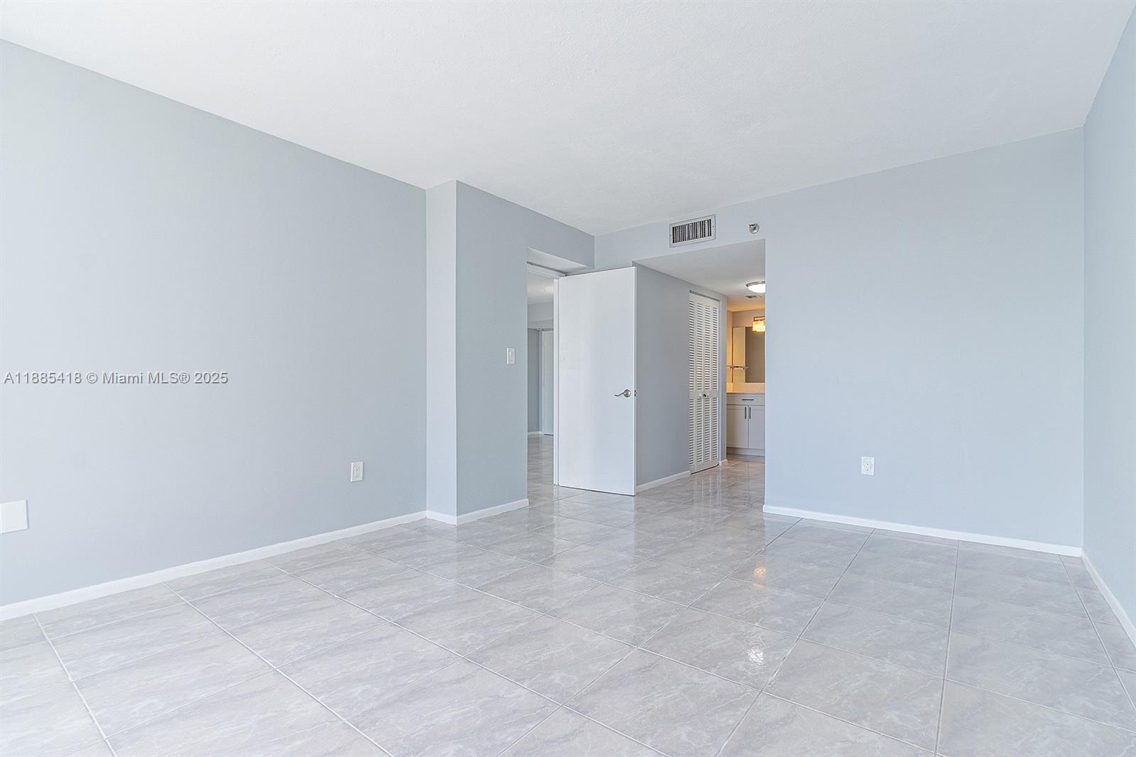 image Winston Towers 600 Condo13