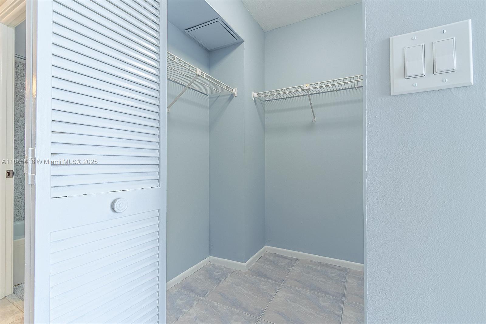 image Winston Towers 600 Condo15