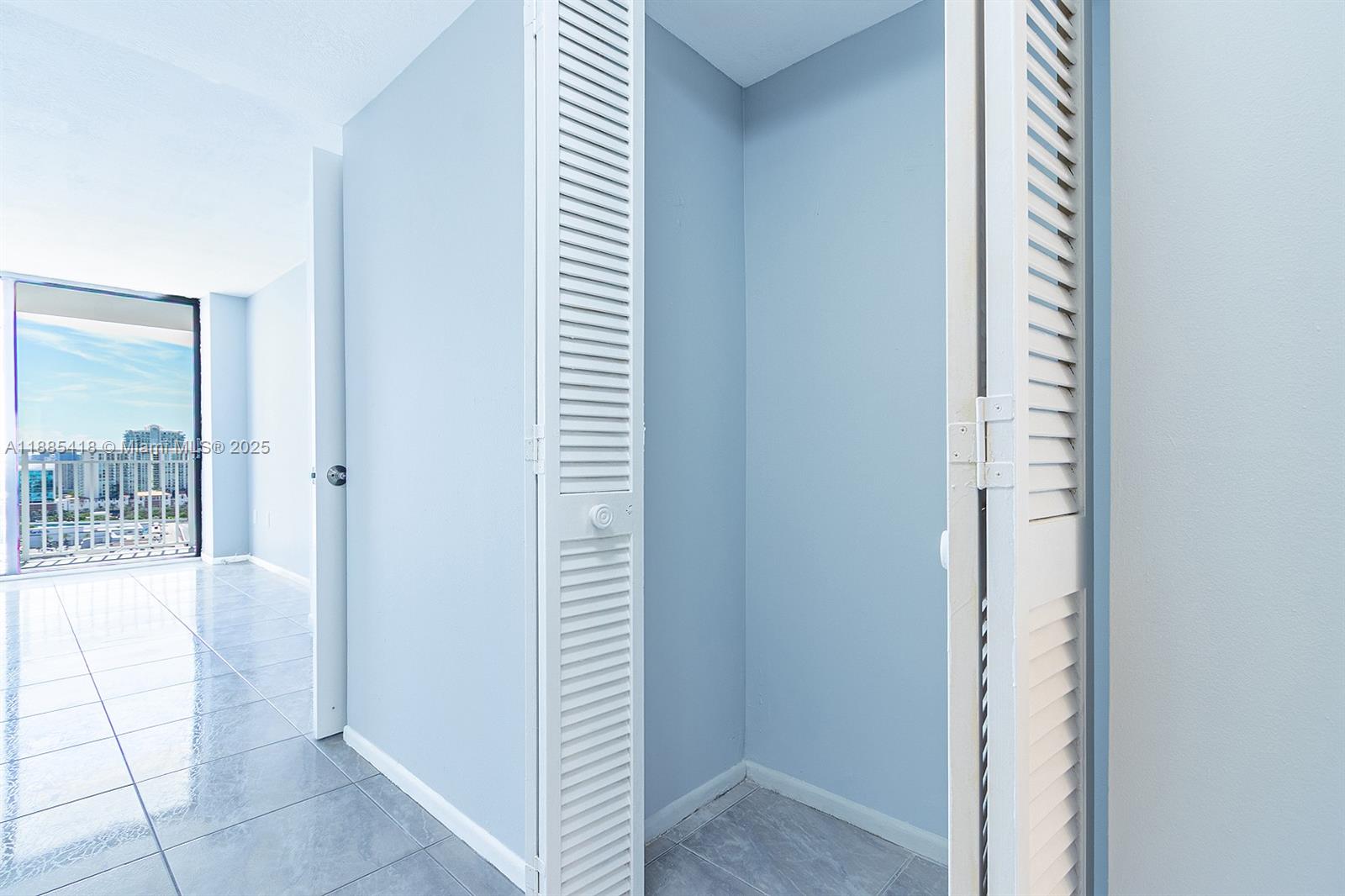 image Winston Towers 600 Condo16