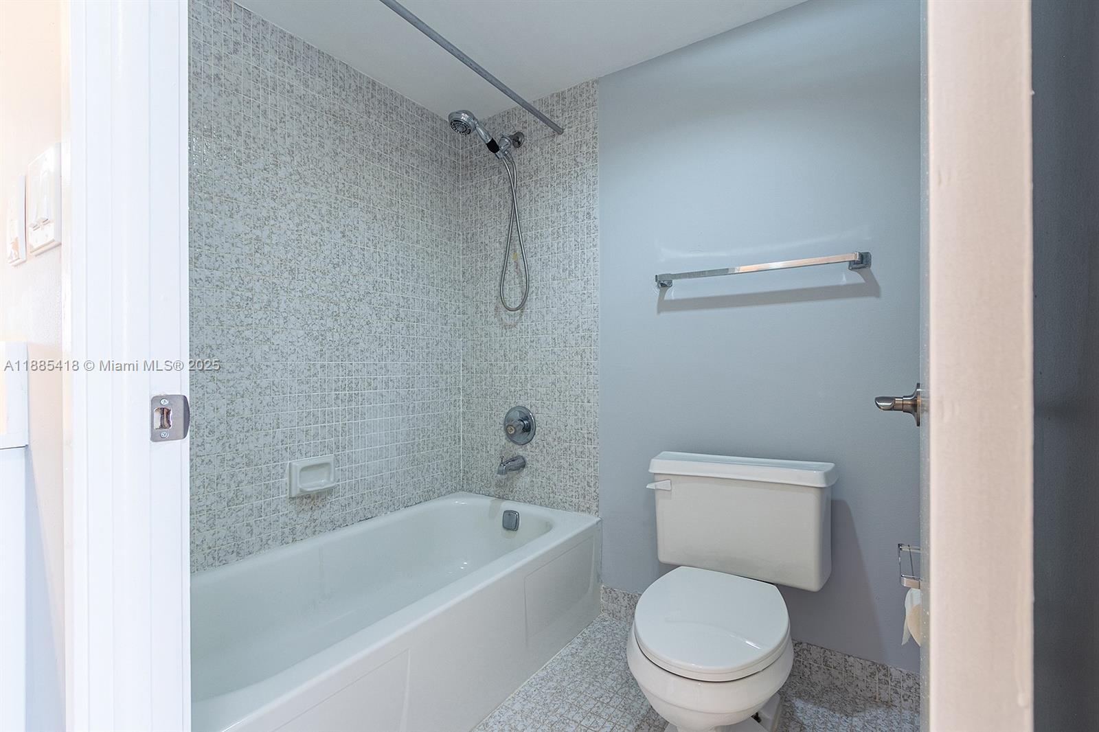 image Winston Towers 600 Condo18