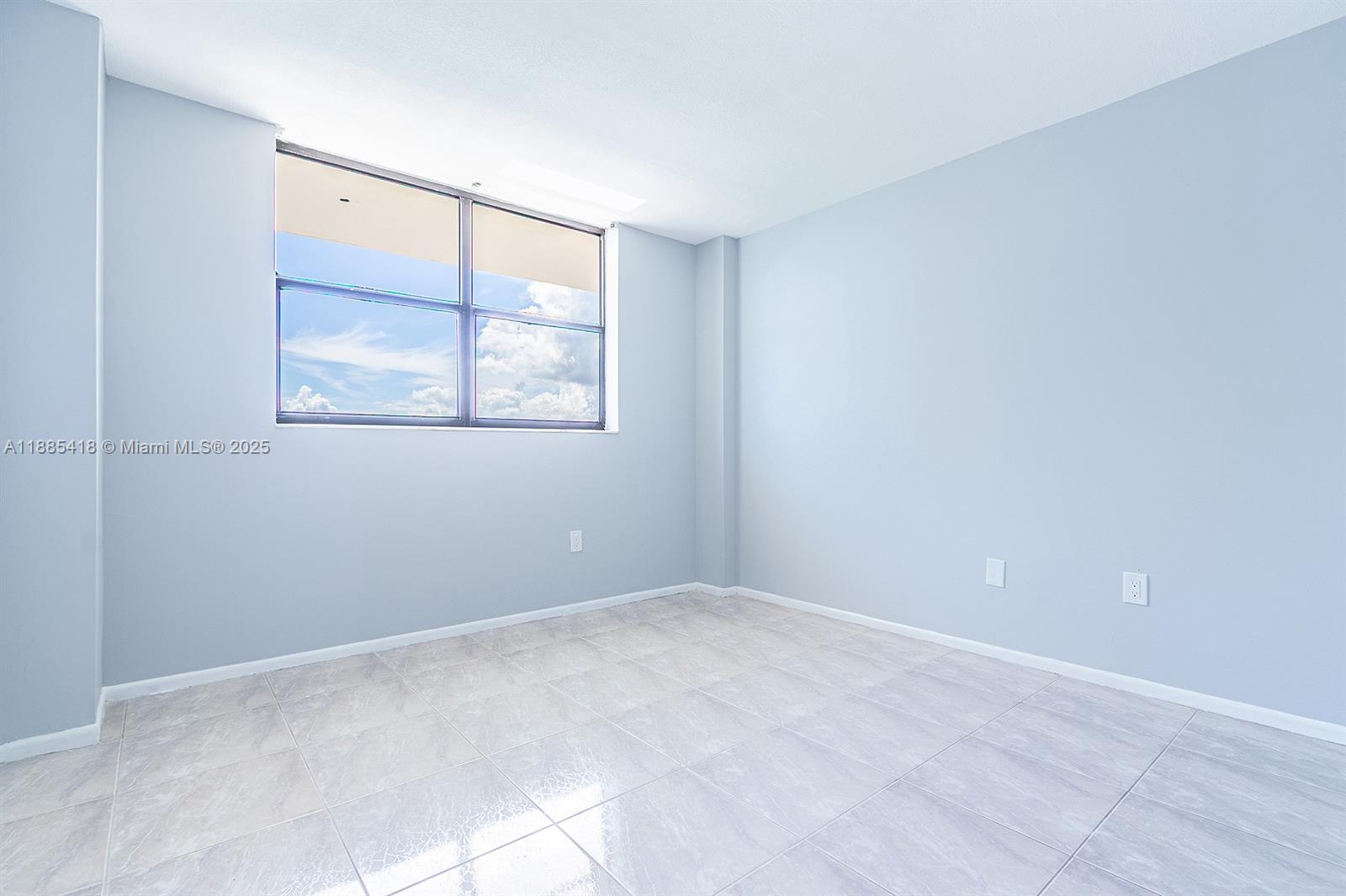 image Winston Towers 600 Condo19