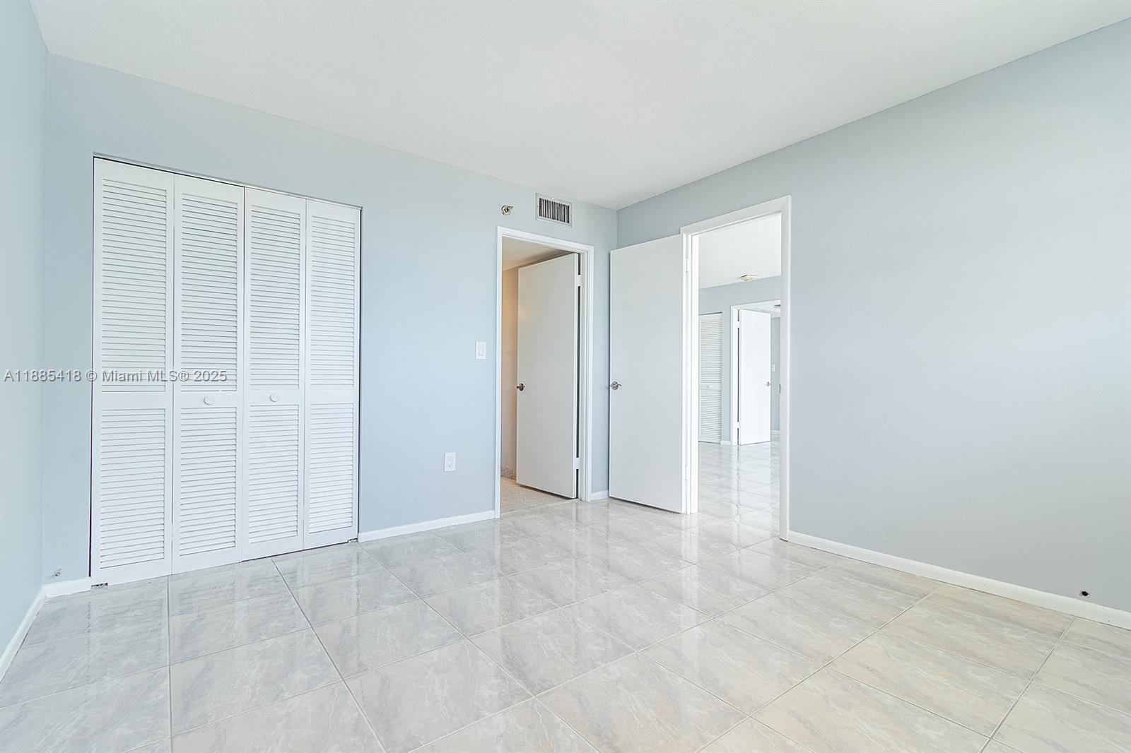 image Winston Towers 600 Condo20