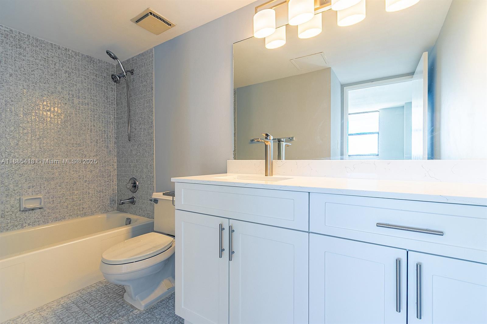 image Winston Towers 600 Condo21