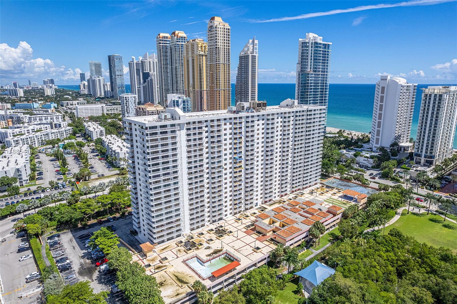 image Winston Towers 600 Condo23