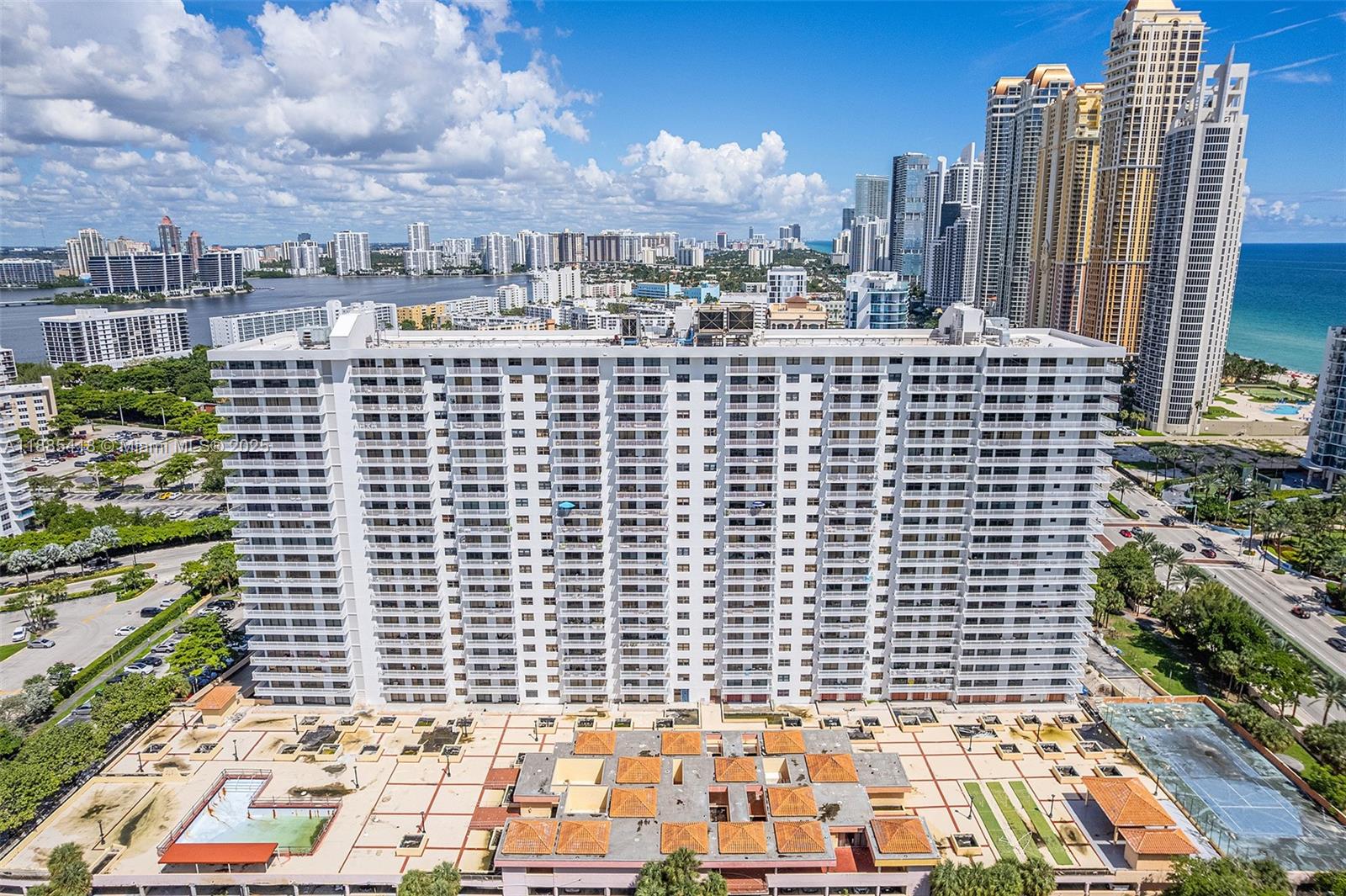 image Winston Towers 600 Condo24