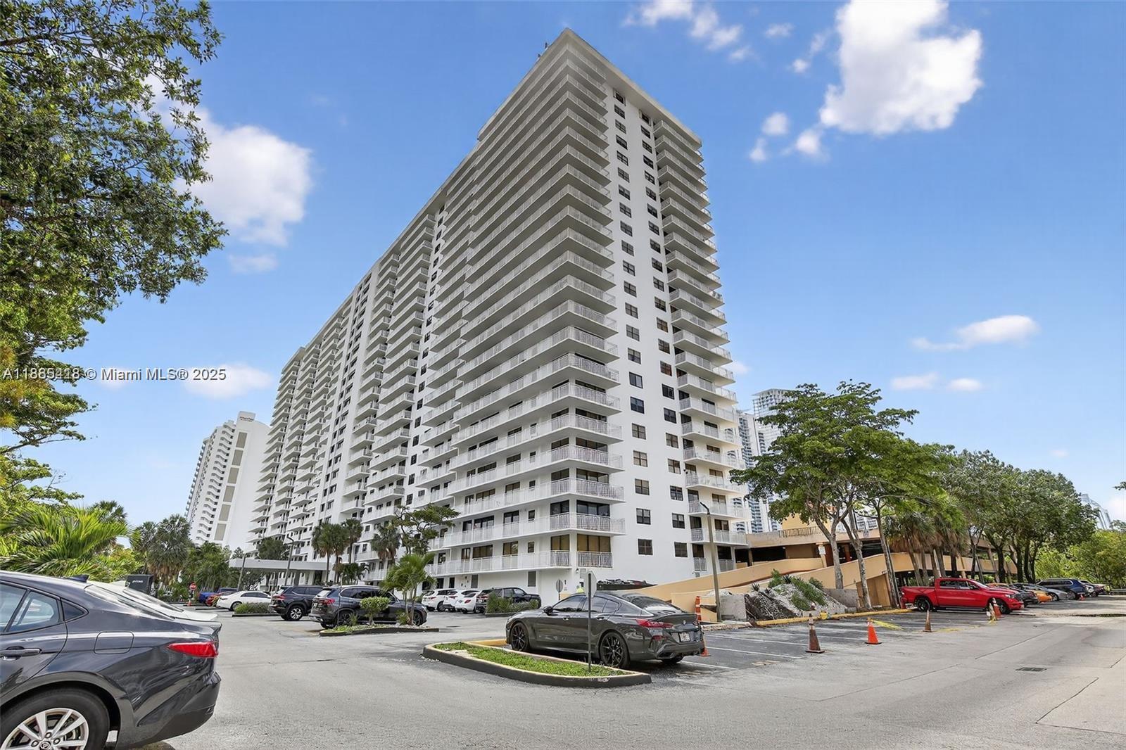 image Winston Towers 600 Condo27