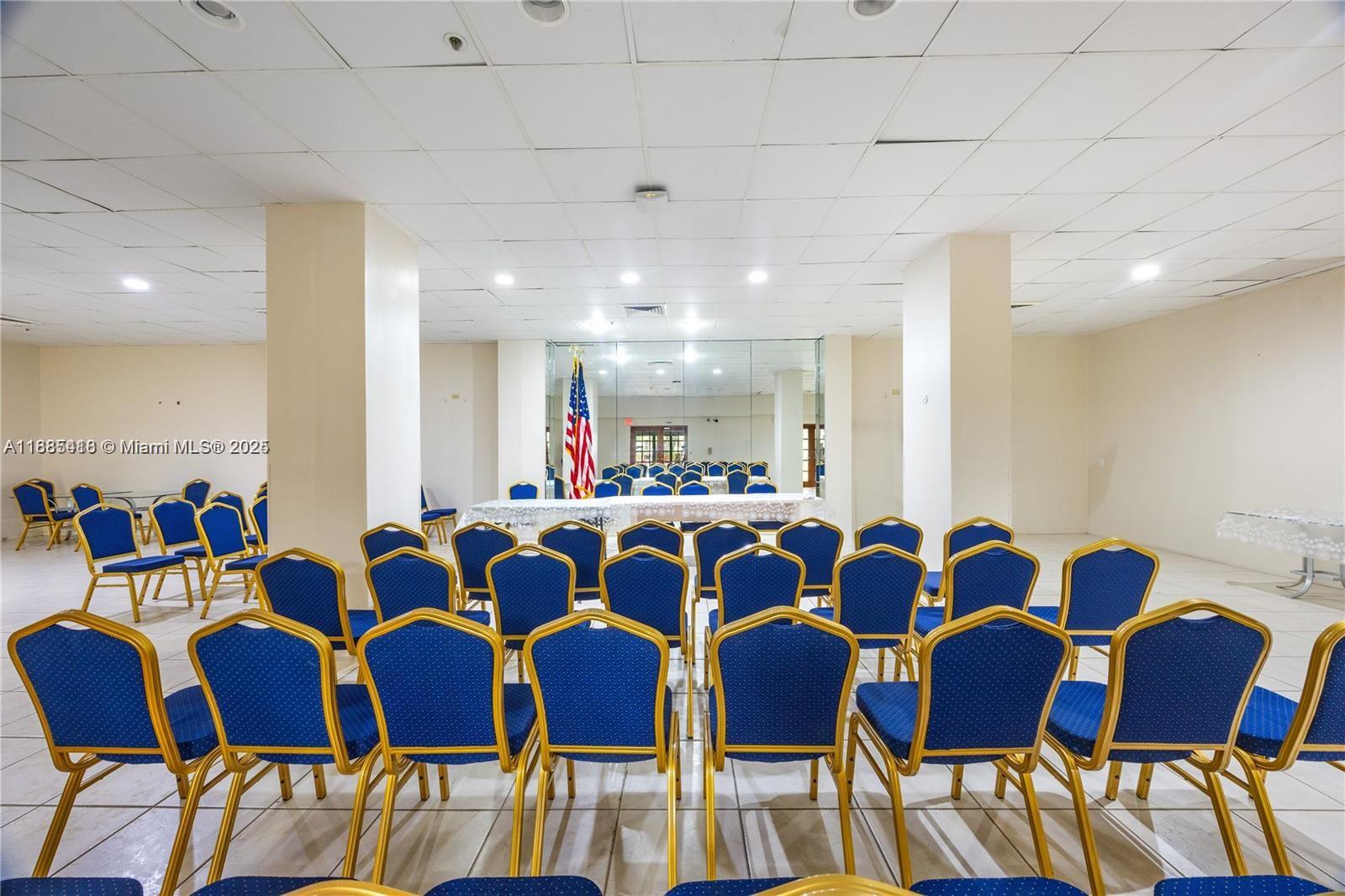 image Winston Towers 600 Condo35