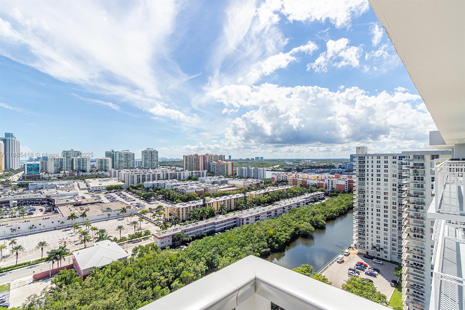 image Winston Towers 600 Condo4