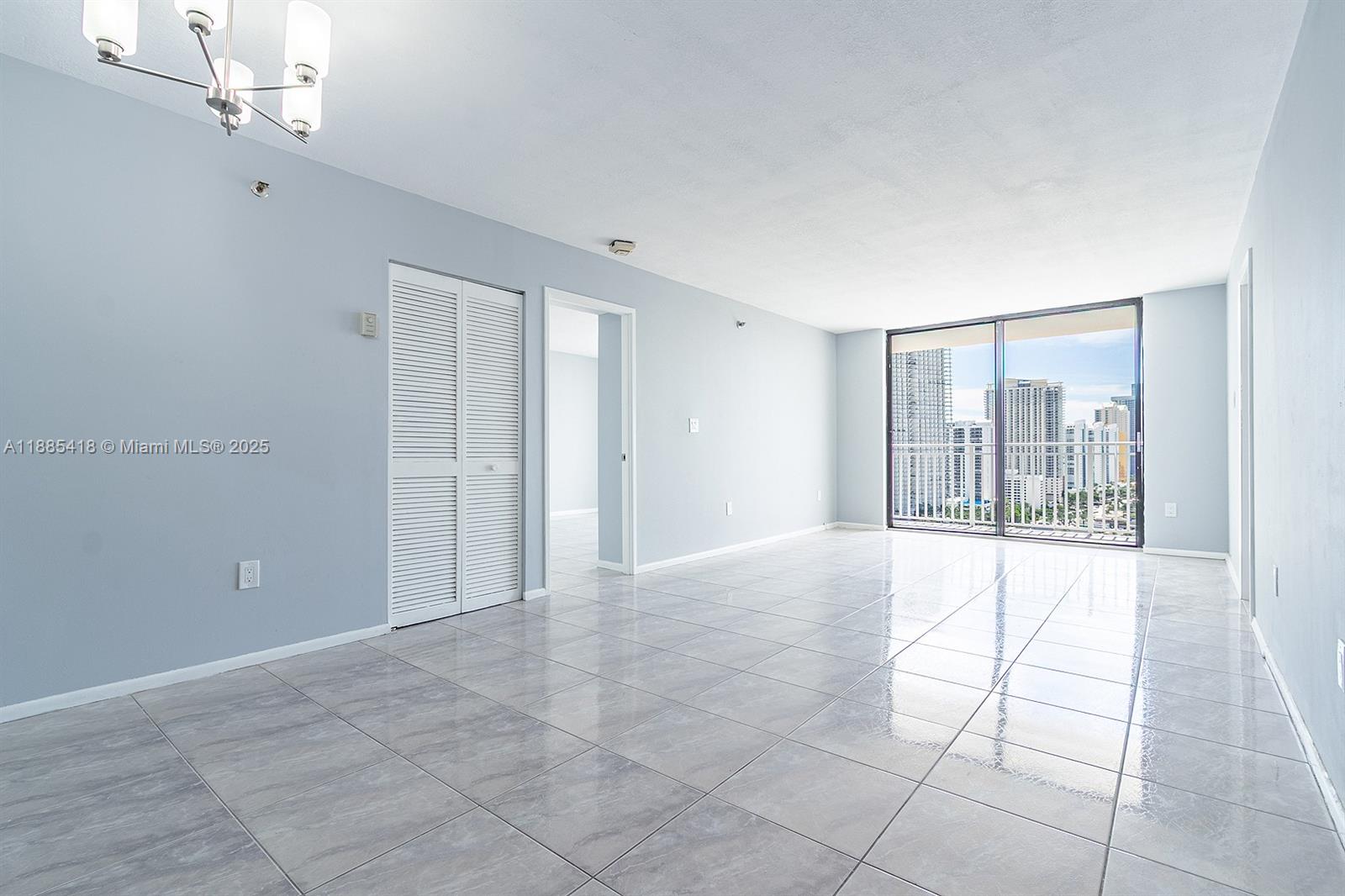 image Winston Towers 600 Condo8