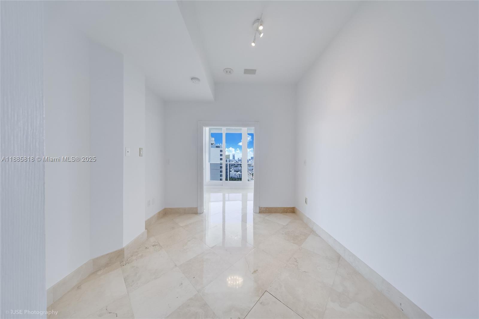 100 Lincoln Rd #PH12 Miami Beach, FL 33139