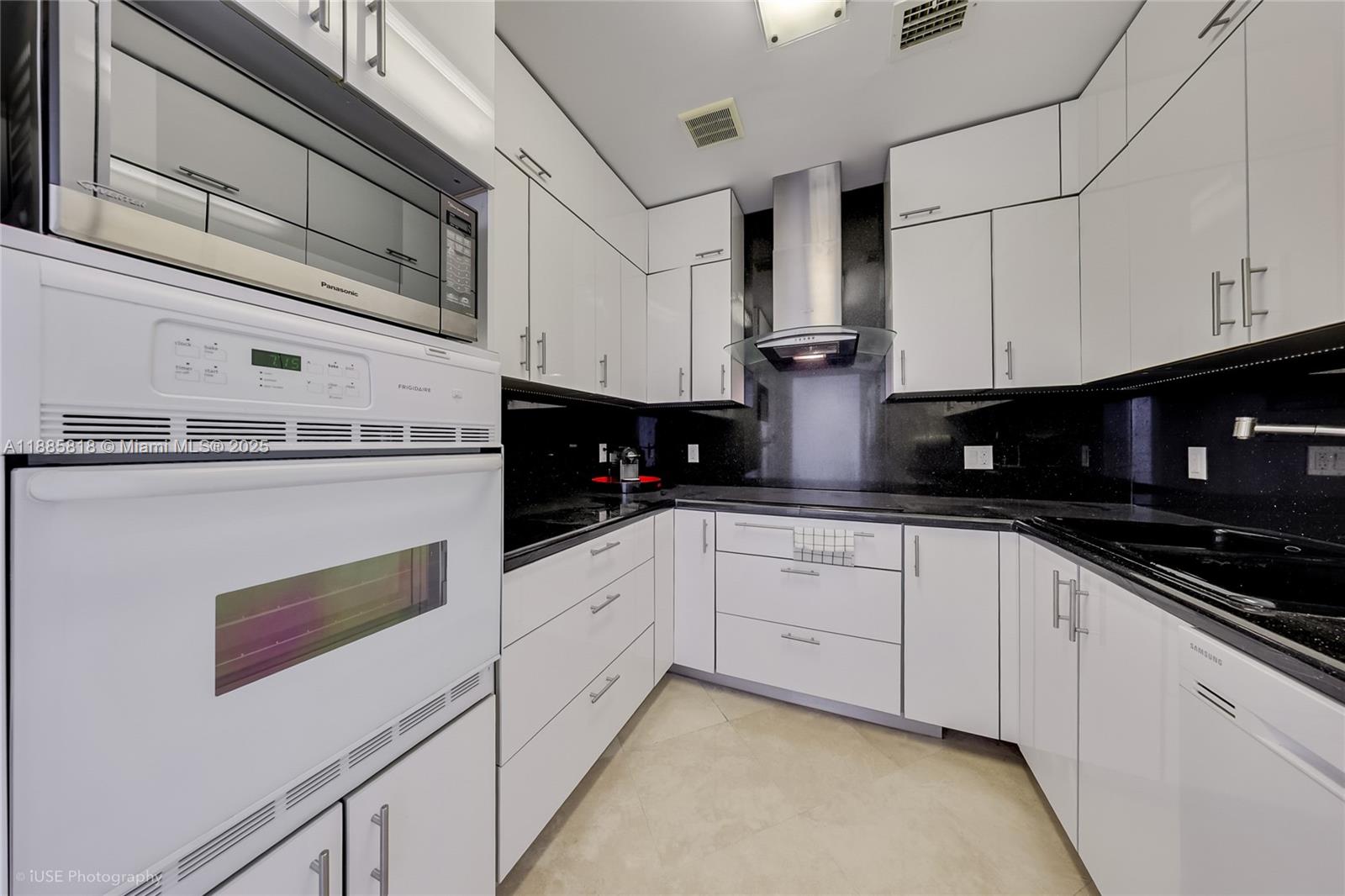 100 Lincoln Rd #PH12 Miami Beach, FL 33139