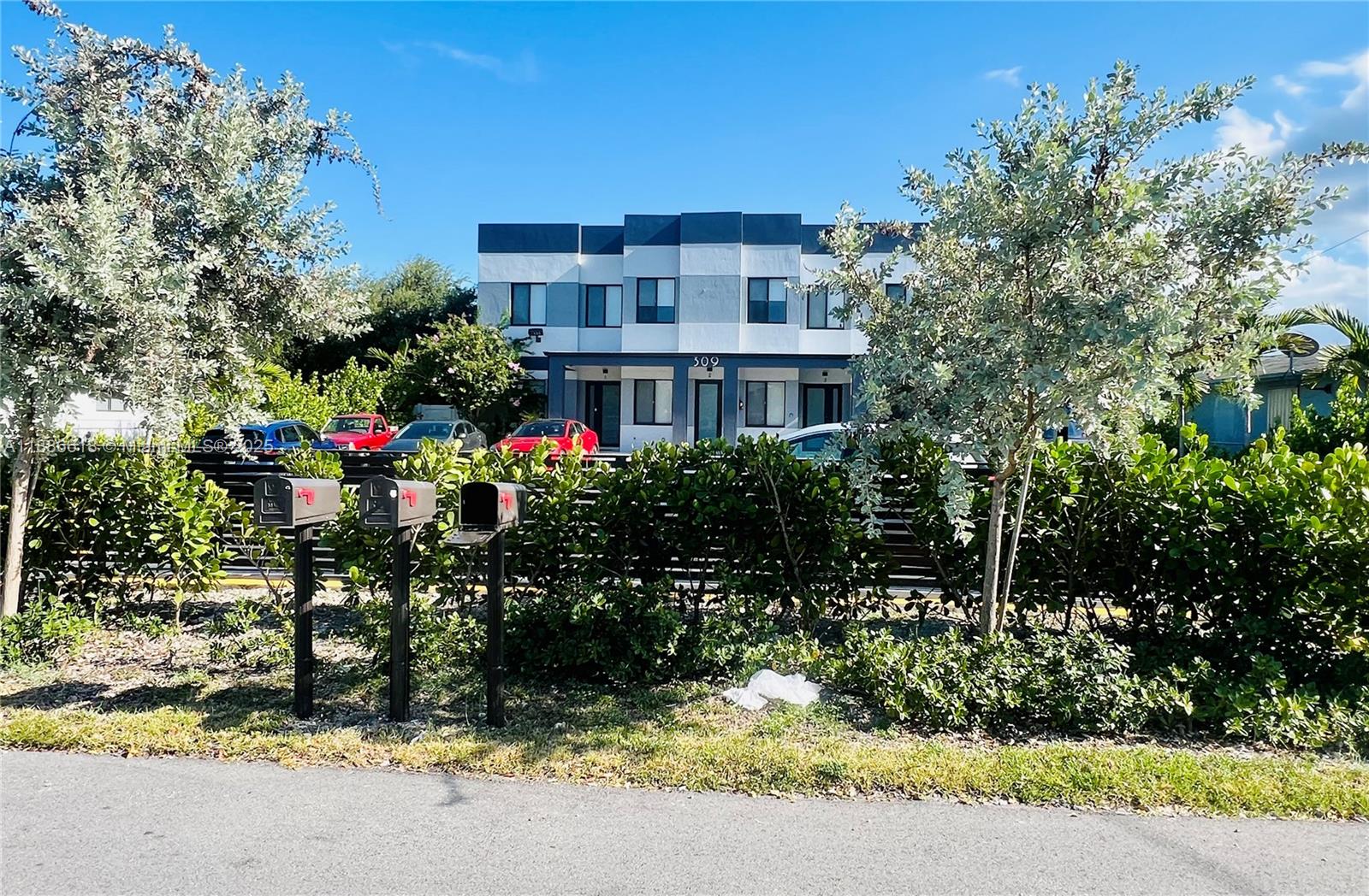 309 NW 7th Ct