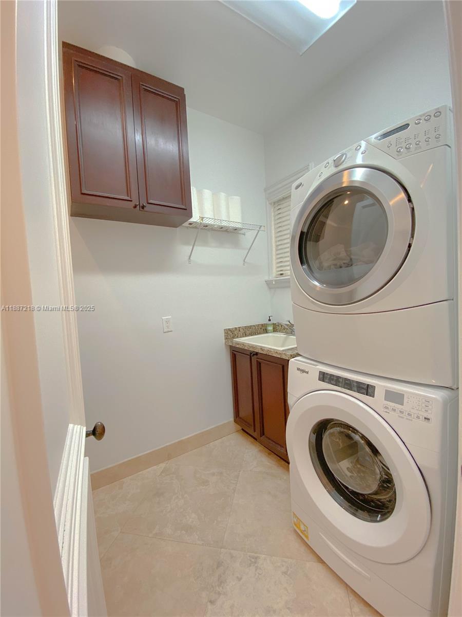 2561 Trapp Ave Miami, FL 33133