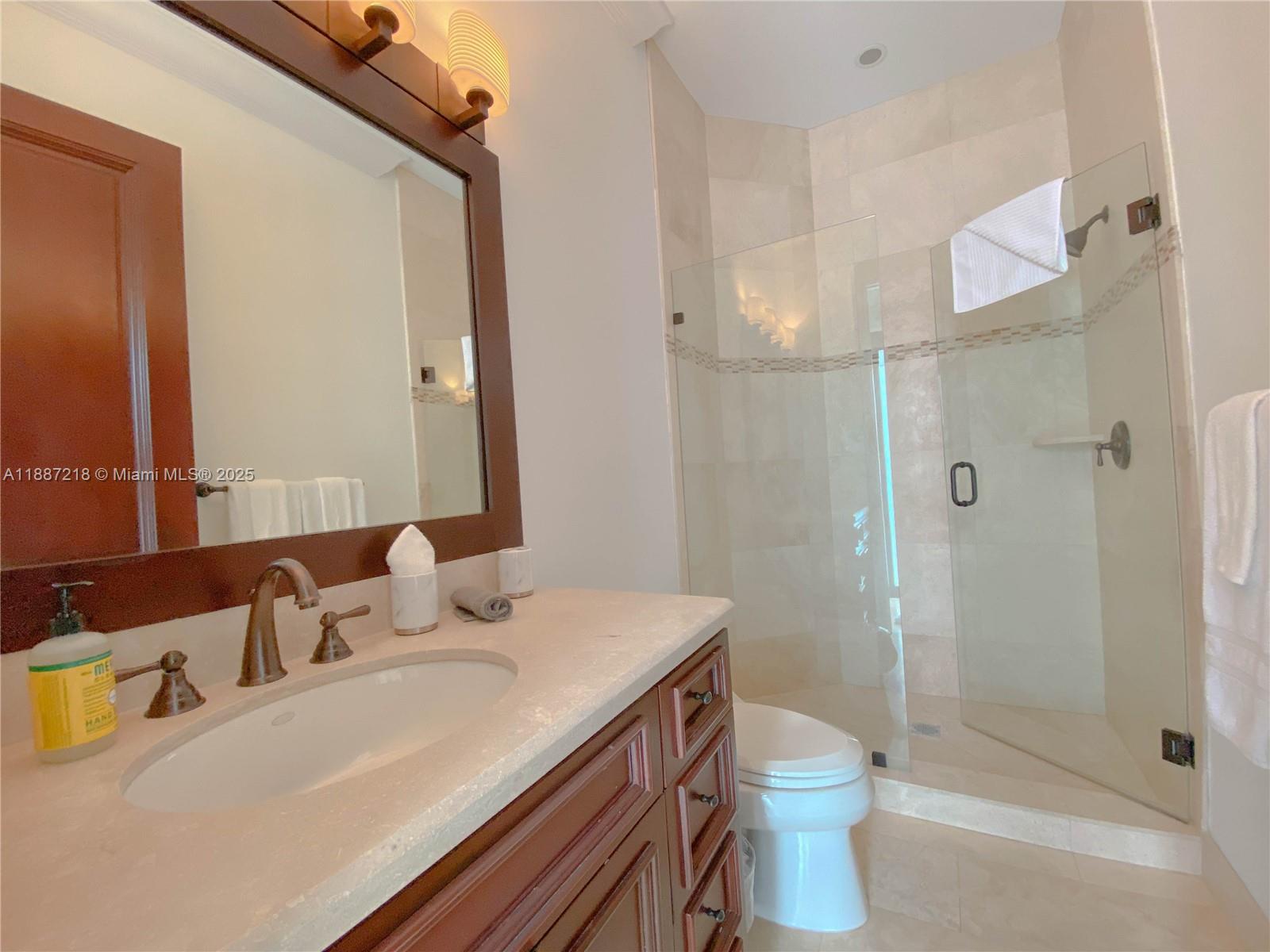 2561 Trapp Ave Miami, FL 33133