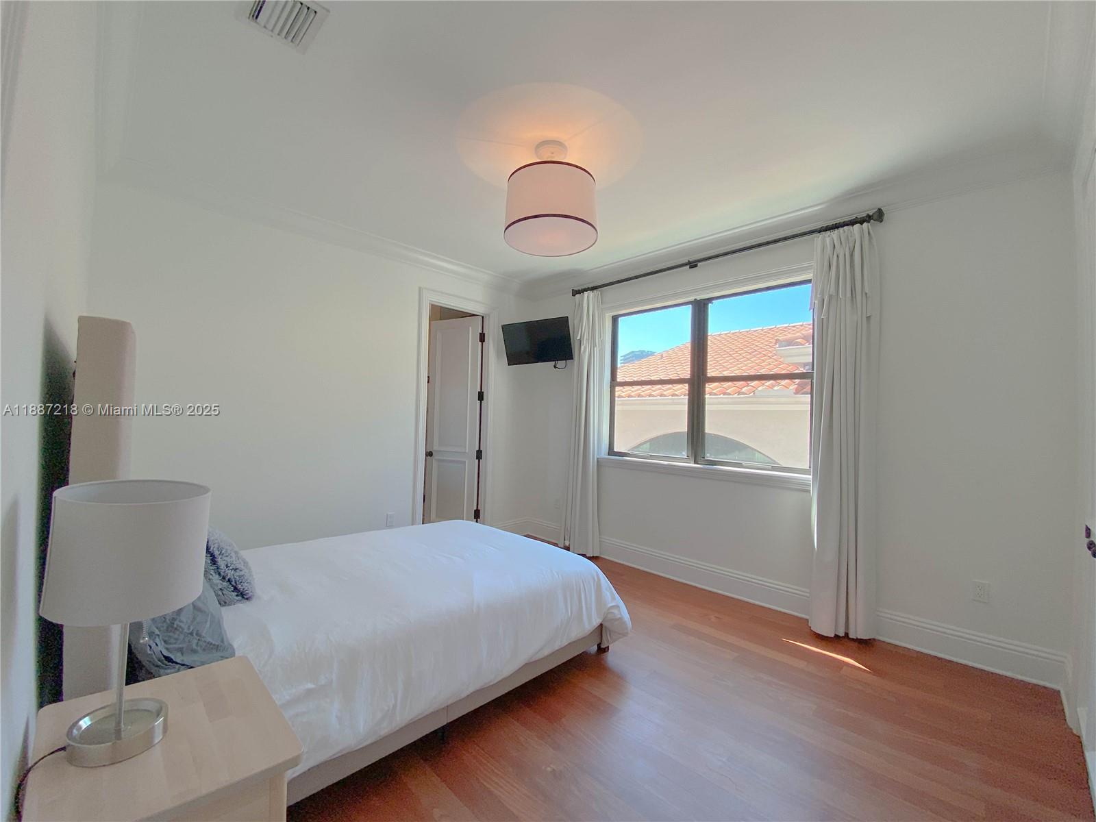 2561 Trapp Ave Miami, FL 33133