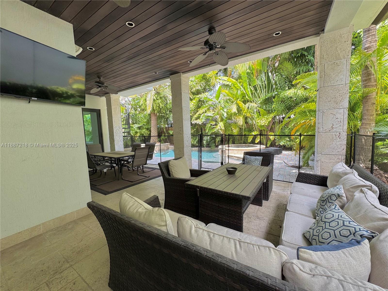 2561 Trapp Ave Miami, FL 33133